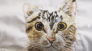 Chat Stage broderie sur 4 techniques