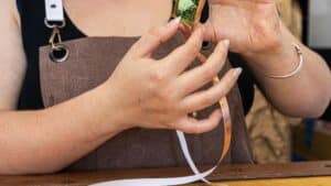 Pose du cuivre atelier sertissage "Tiffany"