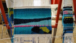 Métier à tisser lors du stage de tapisserie