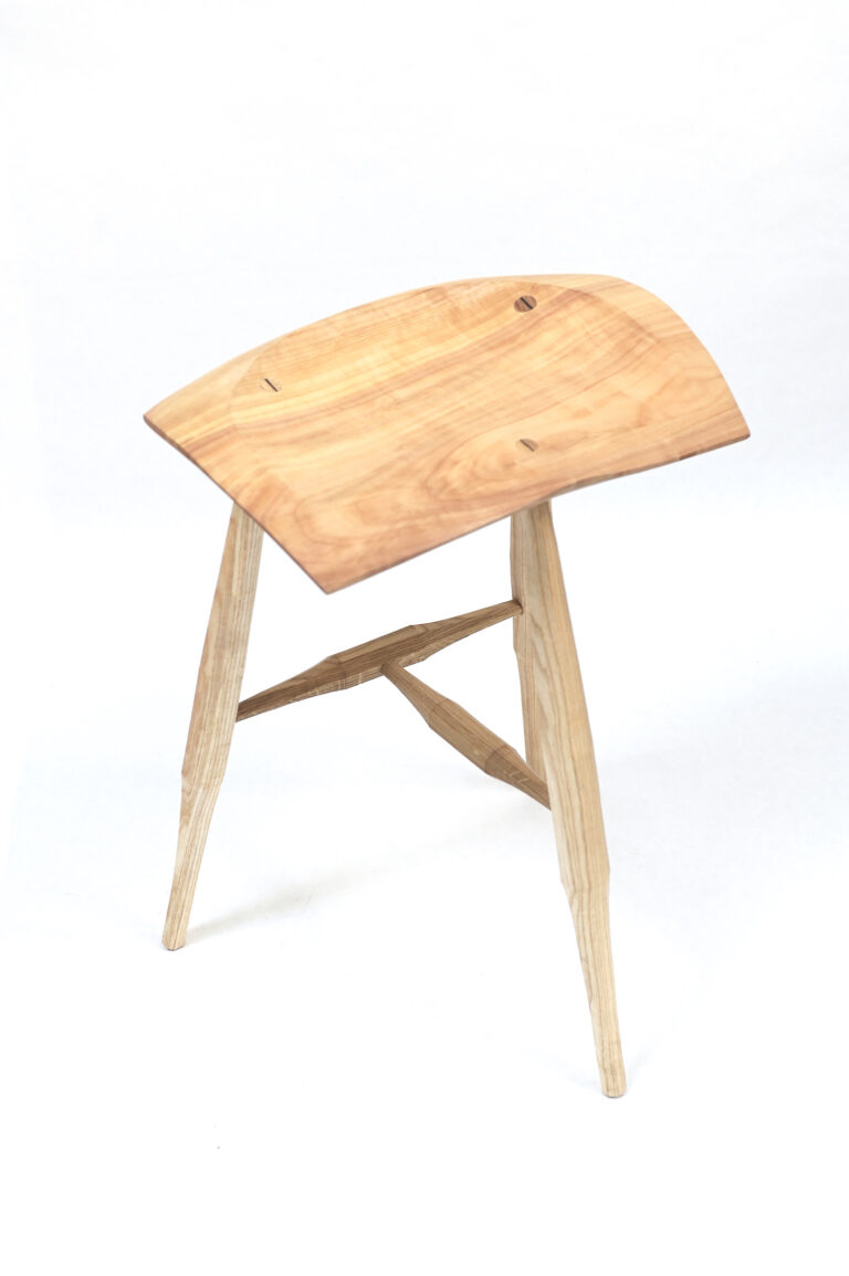 Stage d'ébéniste : créer un tabouret ergonomique