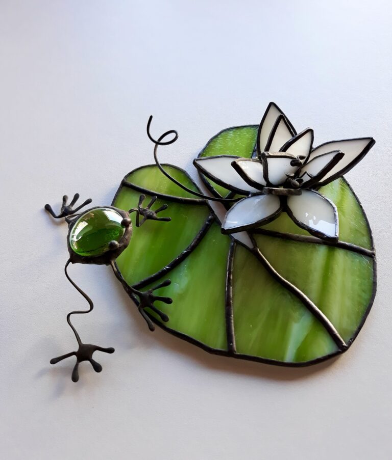 Vitrail Tiffany en forme de nénuphar fait pendant l'atelier à Tarbes avec Migueline, vitrailliste