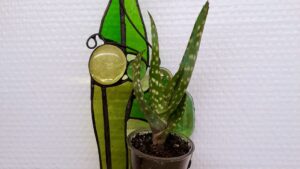 Jardinière murale en vitrail faite pendant l'atelier avec une vitrailliste